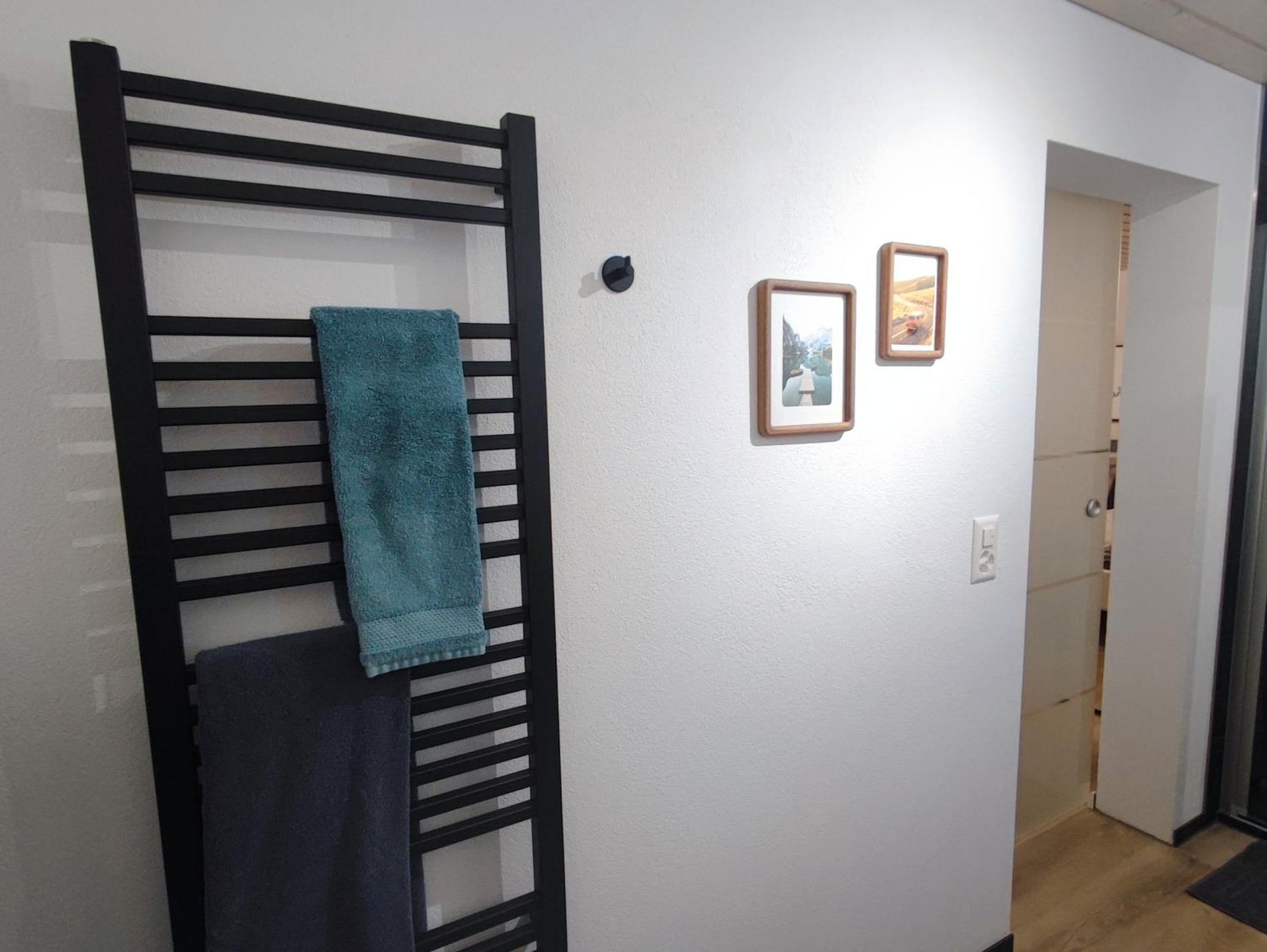 Kleine Auszeit - 2-Zimmer Ferienwohnung Spiez Exterior photo